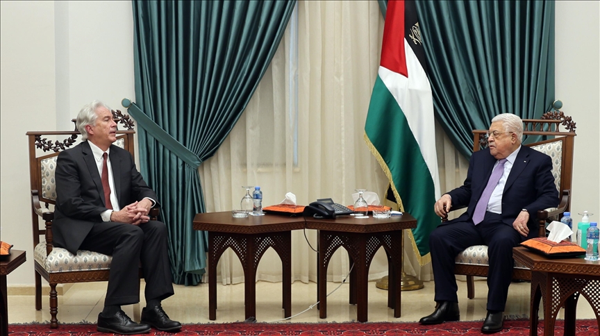 عباس يطالب واشنطن بالضغط على إسرائيل لوقف إجراءاتها “الأحادية”