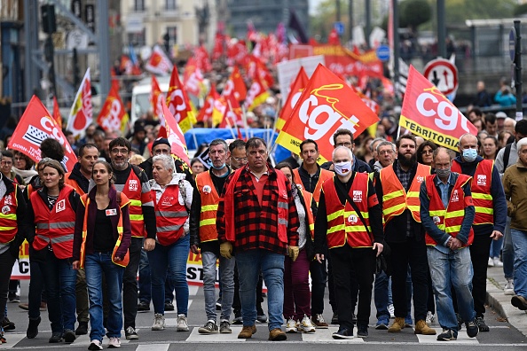 بينها التعليم والصحة.. إضرابات 8 اتحادات نقابية تشل قطاعات حيوية في فرنسا