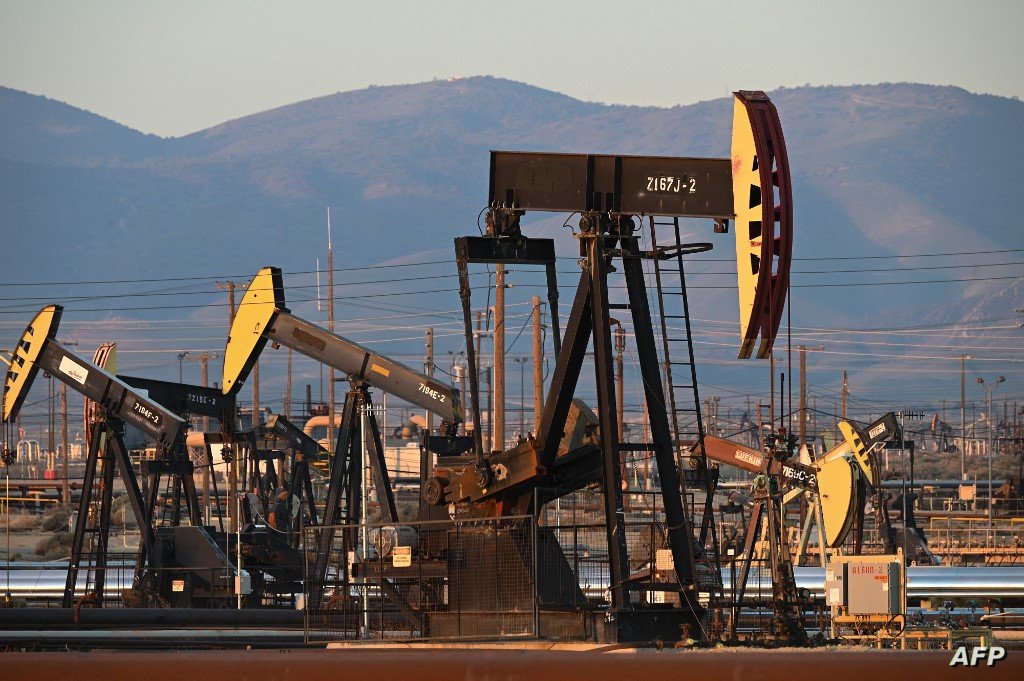 بعدما بلغت أعلى مستوى منذ عام.. هل تكسر أسعار النفط حاجز الـ100 دولار مجدداً؟