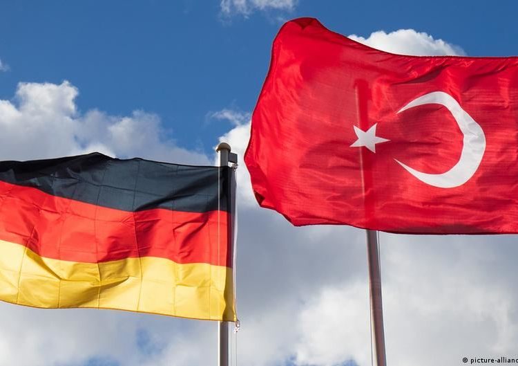 ألمانيا تسهل منح التأشيرات للأتراك والسوريين