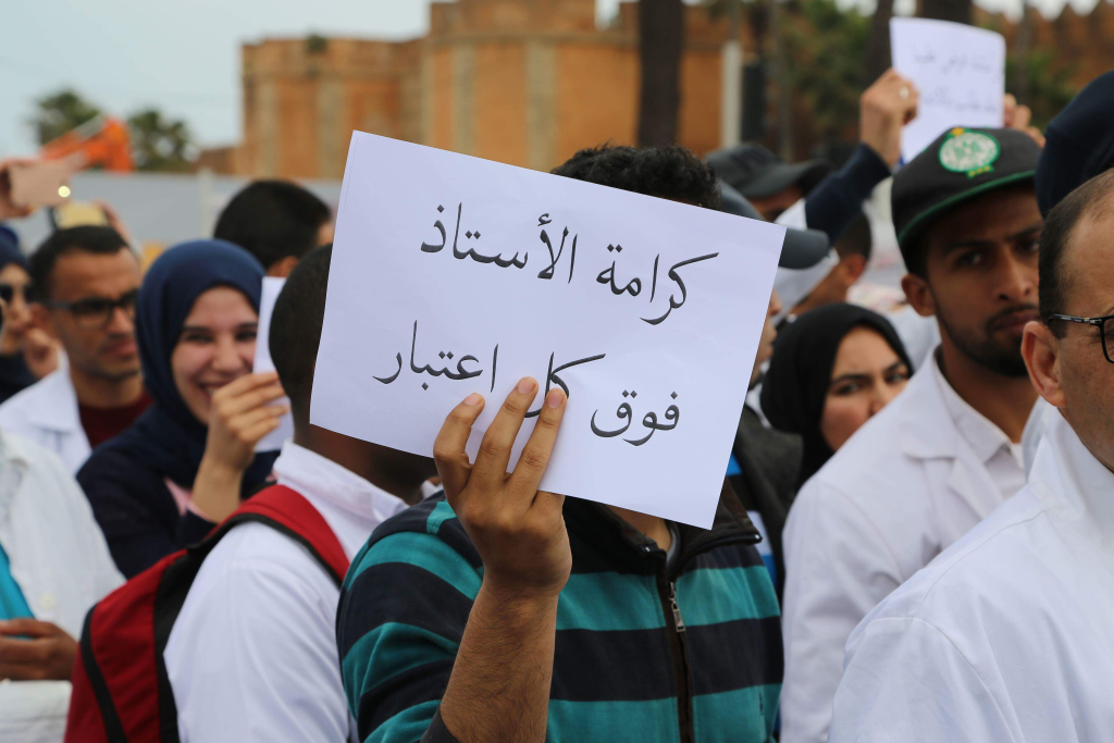 رفض أكاديمية طلب استقالة أستاذ يحيي انتقادات لقرارات التوقيفات بعد أزمة “النقط”