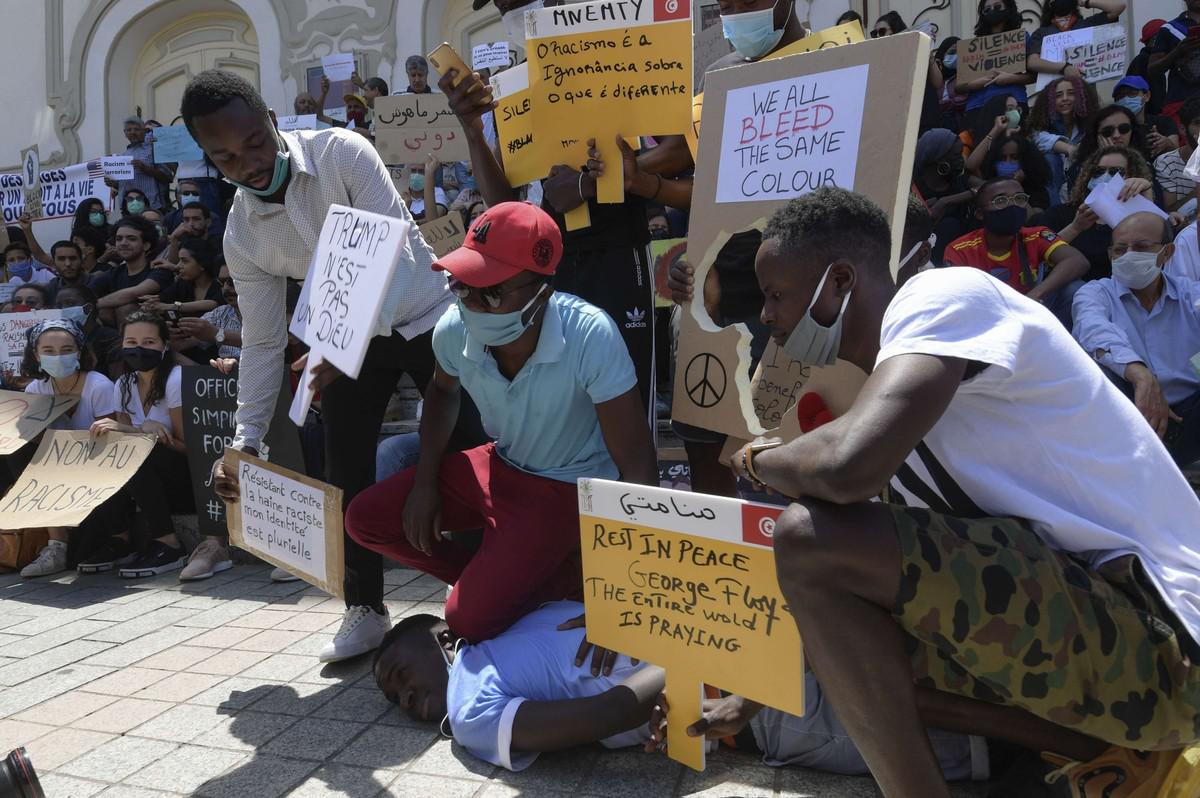 منظمات حقوقية تصف تصريحات الرئيس التونسي تجاه المهاجرين بـ”العنصرية” و”الداعية للكراهية”