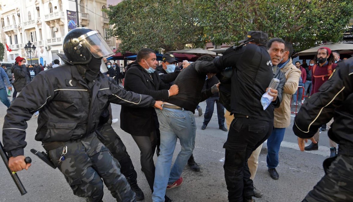 النظام التونسي يواصل اعتقال معارضيه بذريعة “تهديد أمن الدولة”