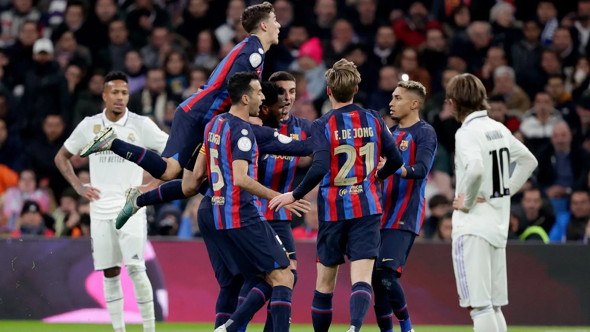 برشلونة يحسم الكلاسيكو ويضع قدما في نهائي الكأس