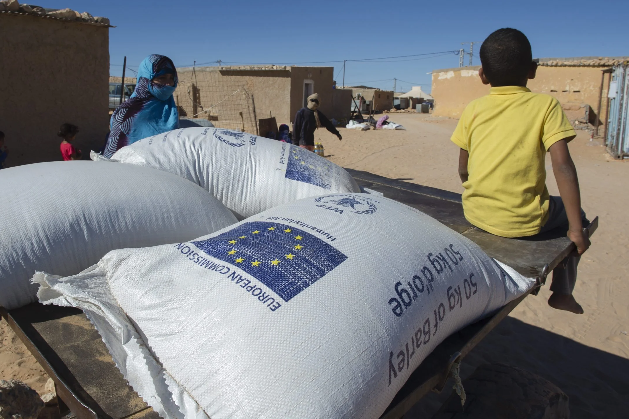 تقرير يرصد اختلالات خطيرة في إدارة الجزائر للمساعدات الغذائية المخصصة لمخيمات تندوف