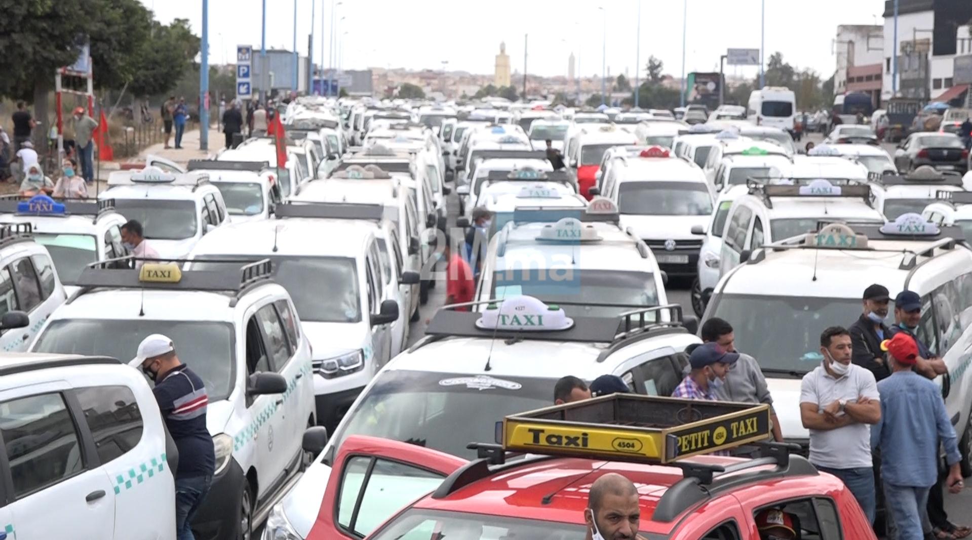 ثمان نقابات لسيارات الأجرة تحتج أمام الداخلية بسبب “التطبيقات” ومطالبة بتفعيل “الكازوال المهني”