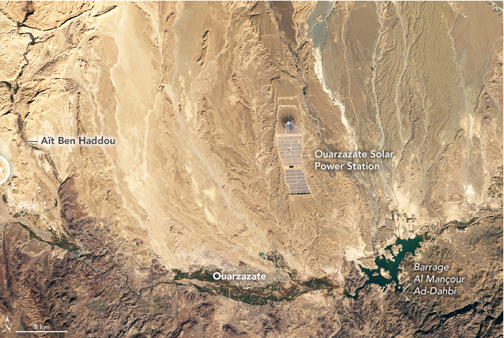 توفر الكهرباء لقرابة مليوني مغربي.. “ناسا” تنشر صورا من الفضاء لمحطة “نور” بوارزازات