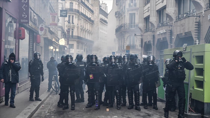 وزير داخلية فرنسا: توقيف 457 متظاهرا