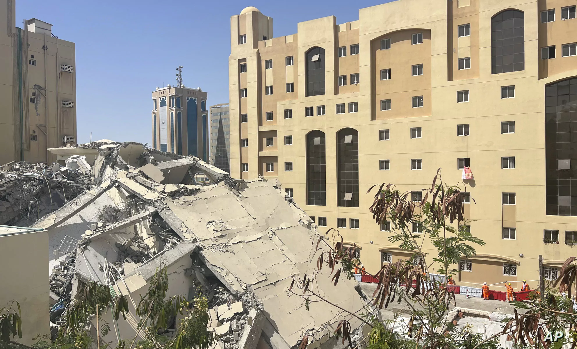 مصرع مغربي في حادث انهيار مبنى سكني بقطر