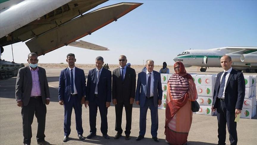 الجزائر تقدم لموريتانيا 96 طنا من المساعدات الغذائية