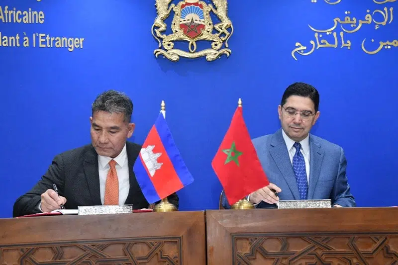 المغرب يتفق مع كمبوديا على تعزيز نظام الطيران
