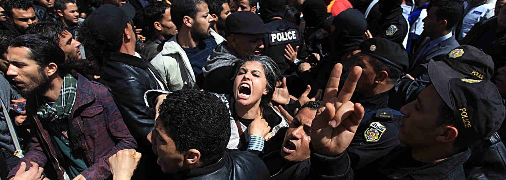 “أمنستي” تدعو الرئيس التونسي للإفراج عن “المعارضين المحتجزين”