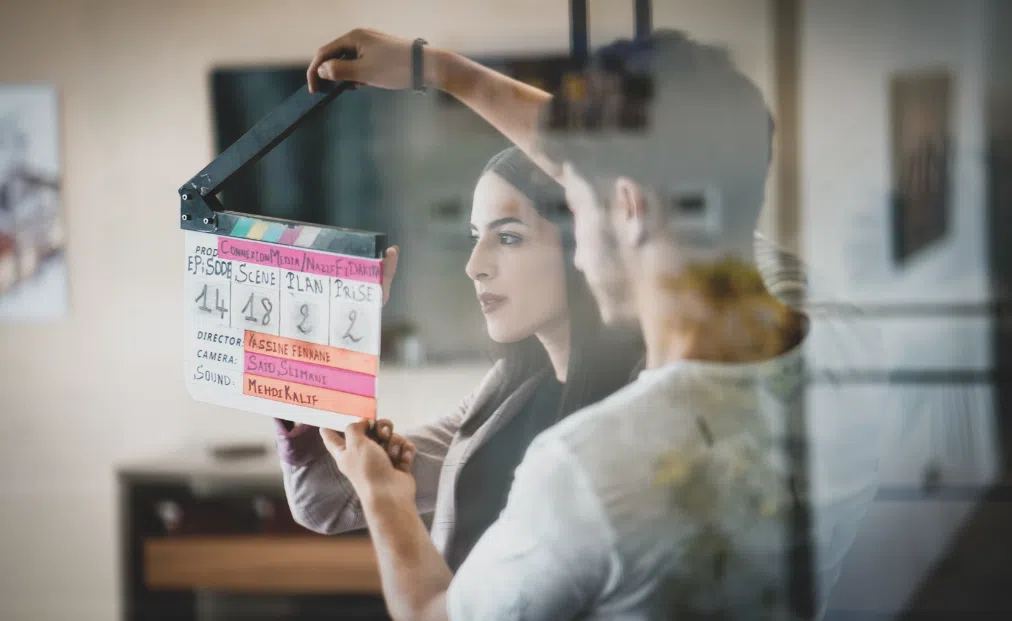 عبير كروي “متدربة” تقع في غرام مدير شركة بعد تخطيها علاقة “سامة” في مسلسل “غدر الزمان”