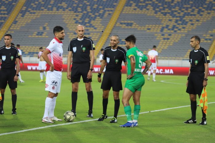 الرجاء يستنكر ‎ ‎‫”المجزرة” التحكيمية في “الديربي” ‎ويعقد اجتماعا عاجلا بحضور رؤساء النادي السابقين