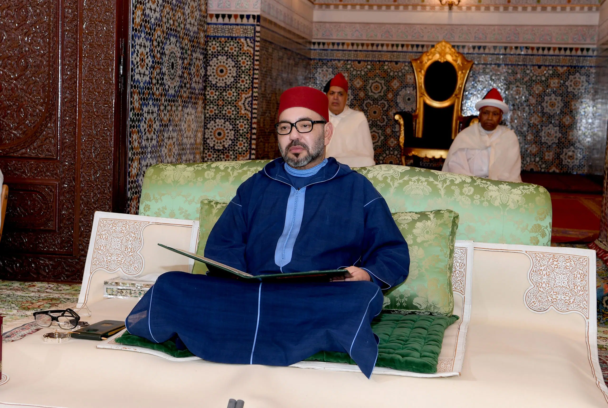 أستاذ بهارفرد يلقي درسا حسنيا أمام أمير المؤمنين