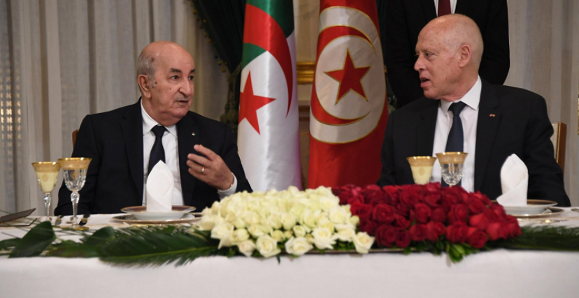 المعارضة التونسية ترفض تدخل الجزائر بشؤون البلاد وتُحمل سعيّد مسؤولية تفاقم الأزمة
