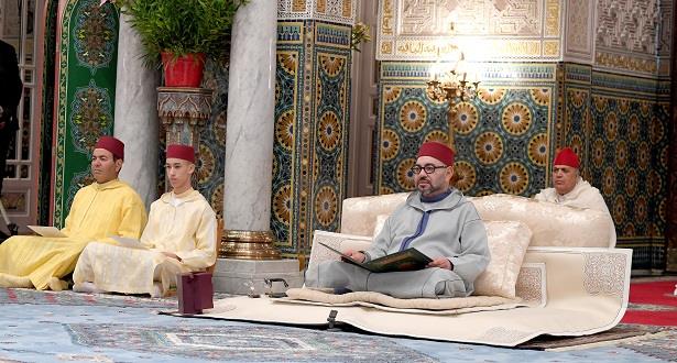 الملك يترأس إحياء ليلة القدر بمسجد الحسن الثاني بالدار البيضاء