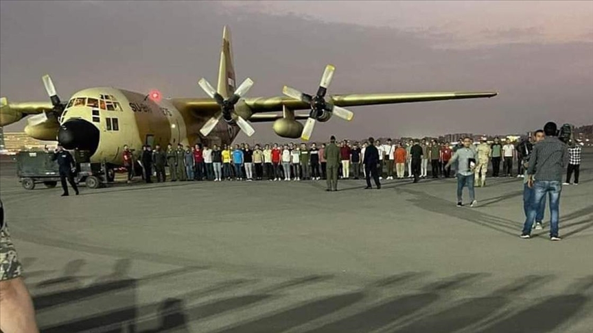 عودة أول دفعة من جنود مصر “المحتجزين” بالسودان