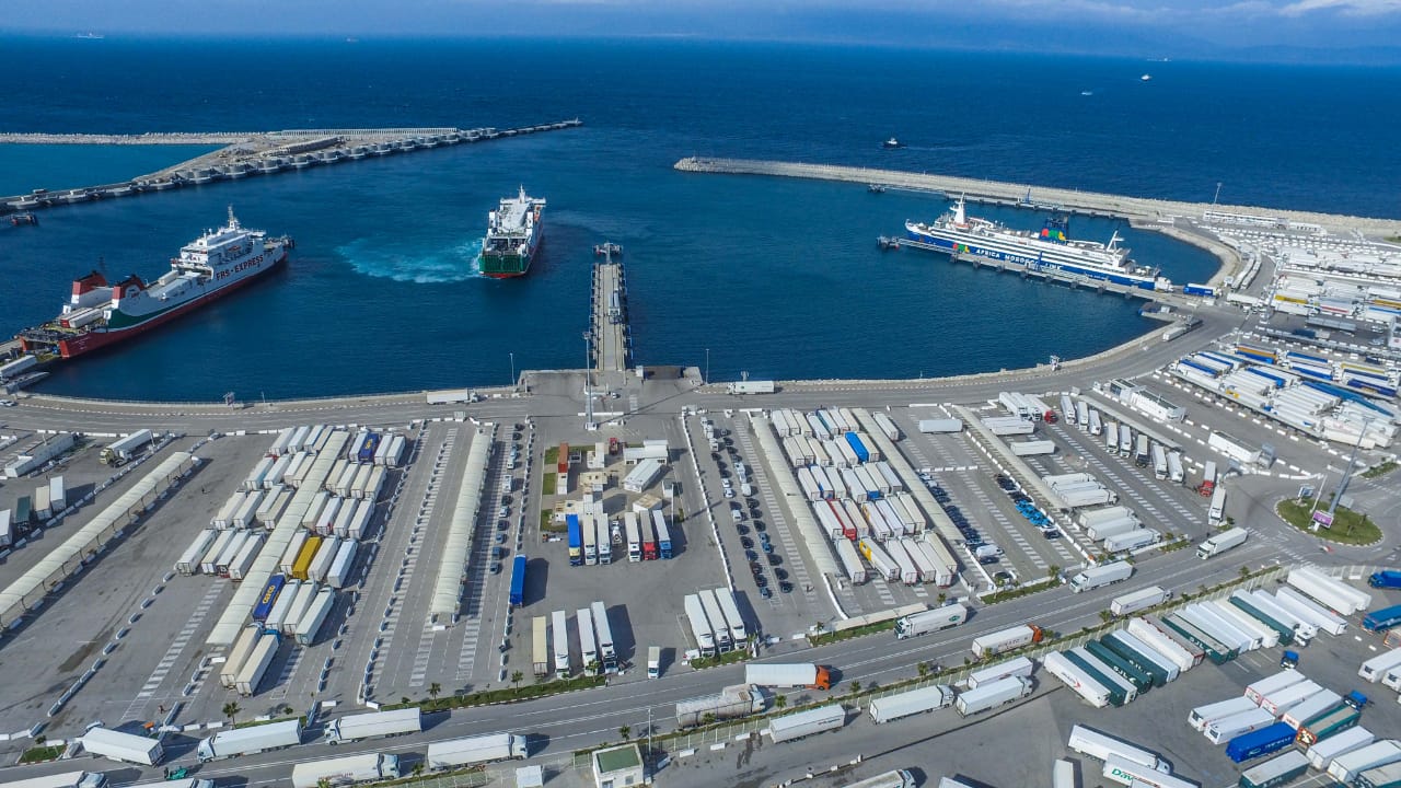 الابتكار والتكنولوجيات الحديثة.. البنك الشعبي وميناء طنجة المتوسط يوقعان مذكرة تفاهم