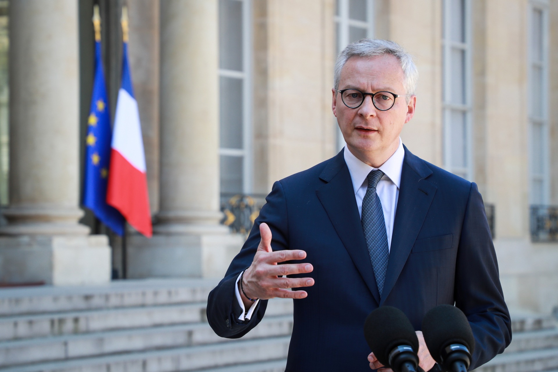 تصريحاته أثارت جدلا واسعا.. وزير المالية الفرنسي يتهم مهاجرين مغاربيين بالاحتيال