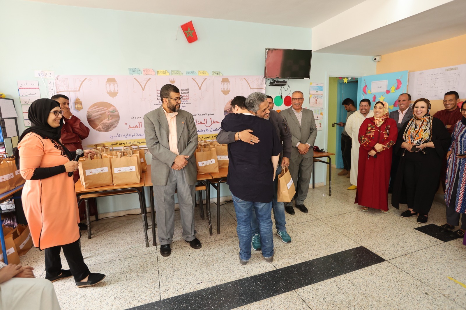 أميج تنظم حفل حناء وتوزع “كسوة العيد”  لفائدة أشخاص في وضعية إعاقة