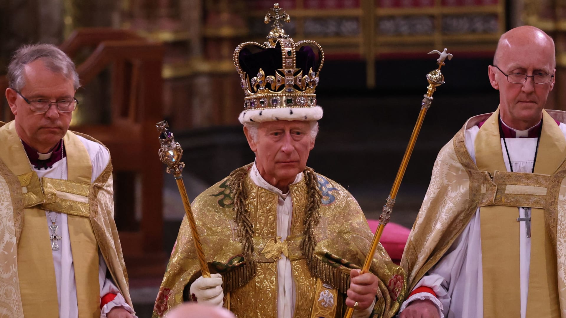 الملك يهنئ تشارلز الثالث بتتويجه عاهلا للمملكة المتحدة