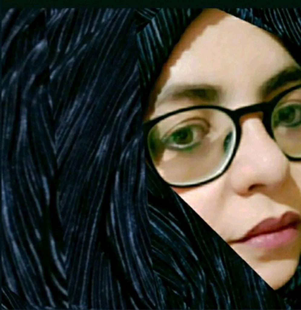 حُبّ وشَاي وخُبْز أسود…