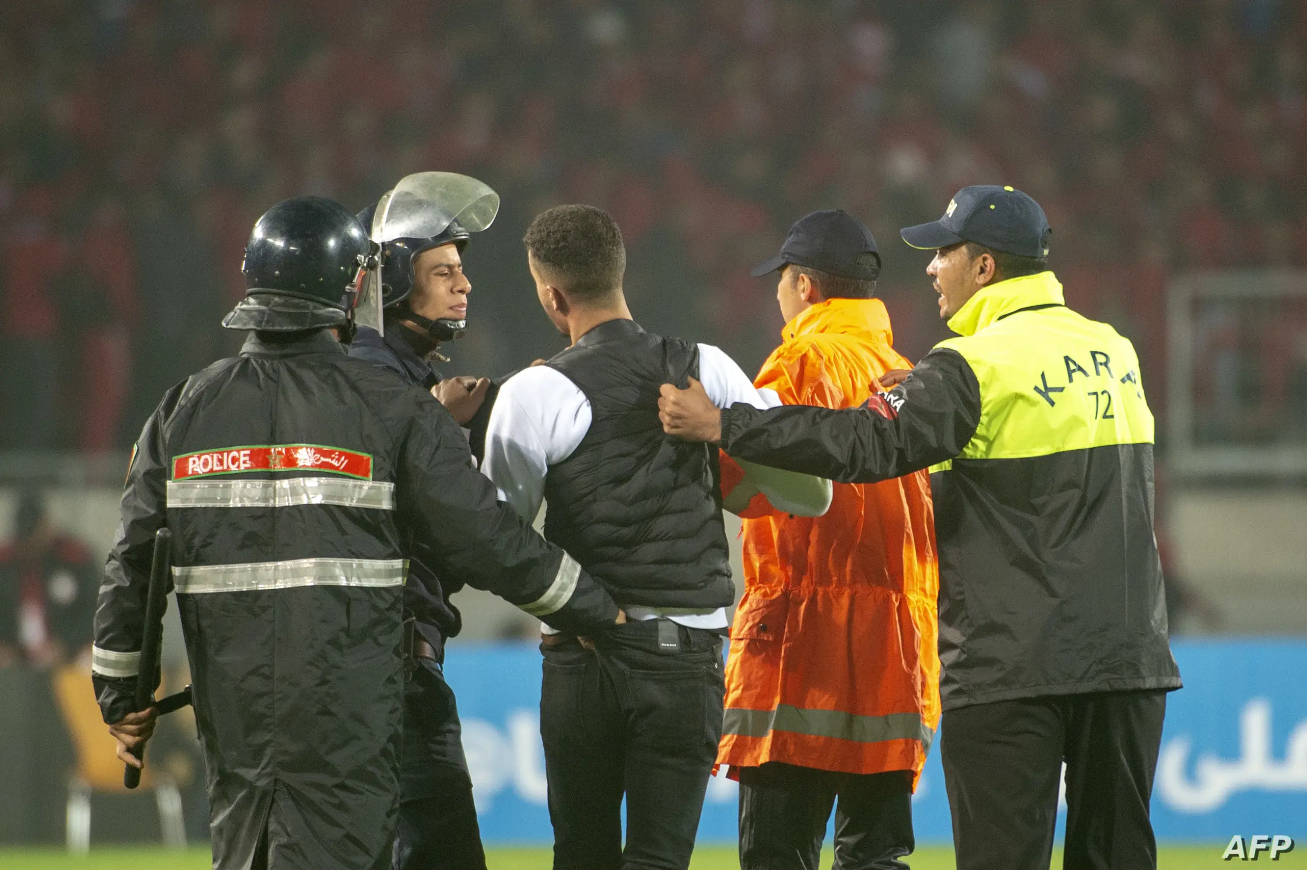الحكومة تشدد الخناق على شغب الملاعب بآليات تتبع منع “الأفراد” من ولوج الملاعب