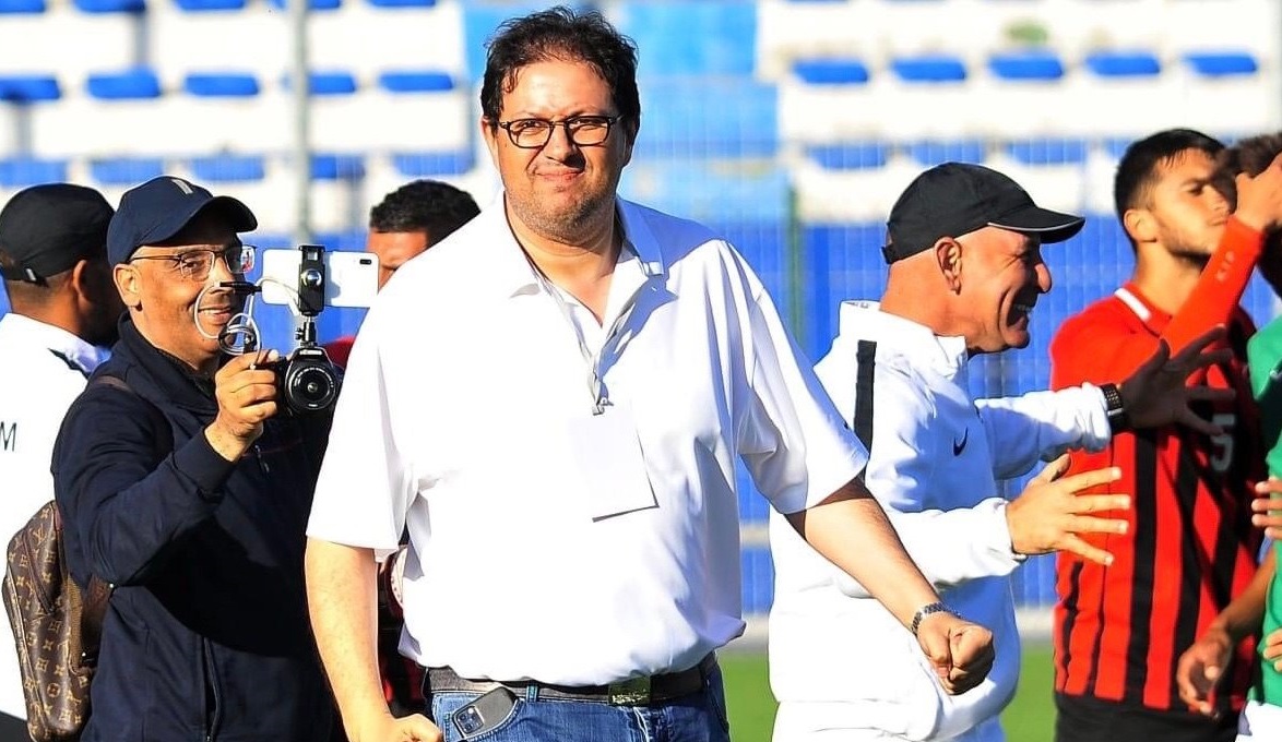 التراس الرجاء تقاطع المباراة ضد شباب المحمدية بسبب غلاء التذاكر وتصريحات أيت منا