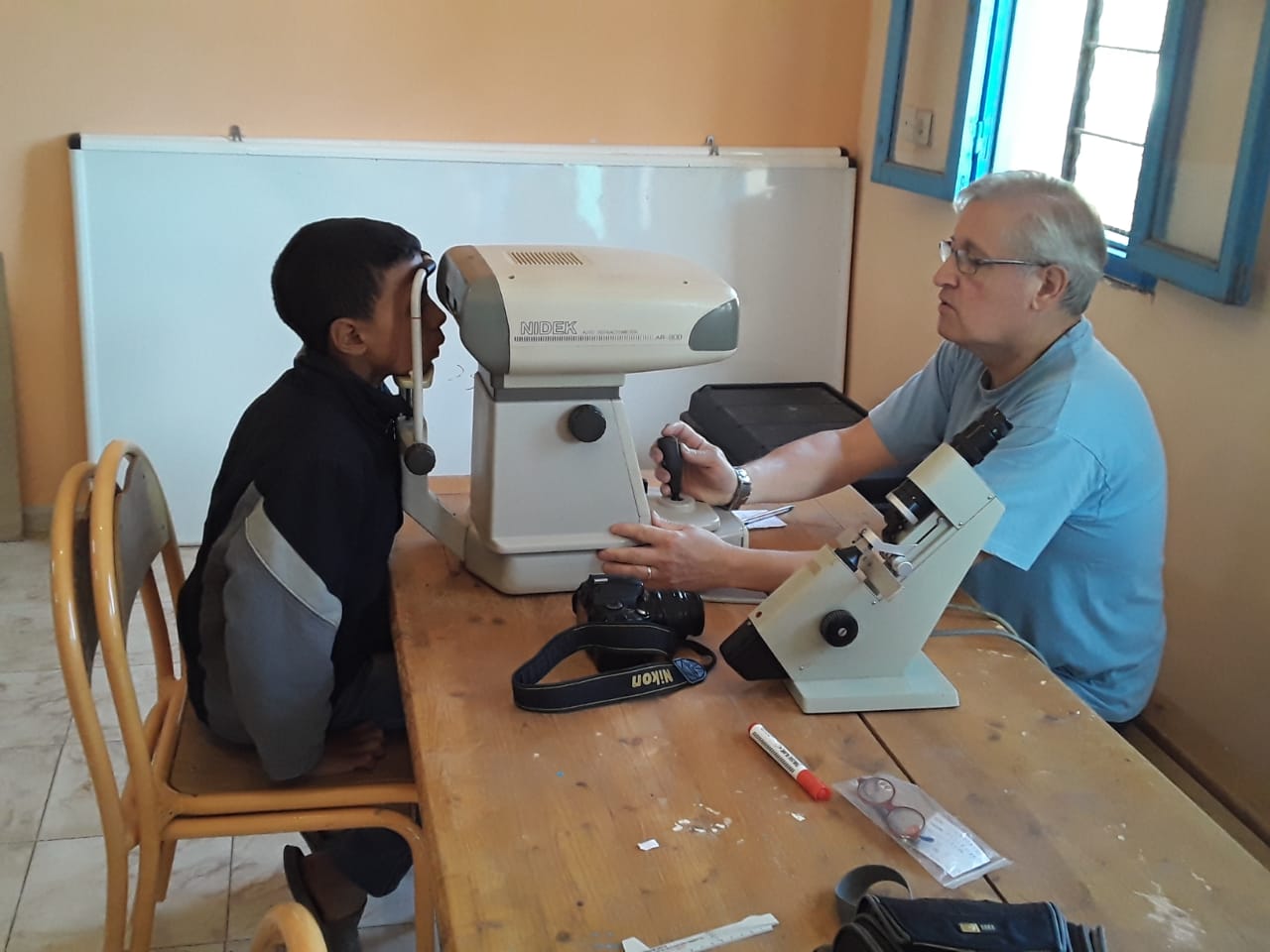 تنظيم قافلة طبية لتصحيح البصر وتوزيع النظارات لتلاميذ بإقليم كلميم
