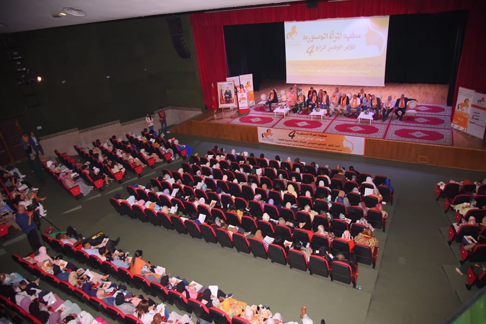 “المرأة الدستورية” تدعو لتمكين النساء من السياسة ولمدونة منطقية ومنفتحة على الإسلام
