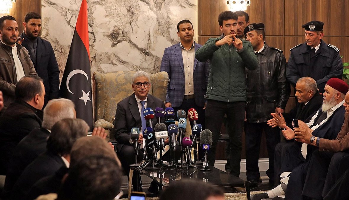 “إقالة” باشاغا.. تمهيد لحلّ أزمة الحكومتين أم دوامة جديدة في ليبيا؟