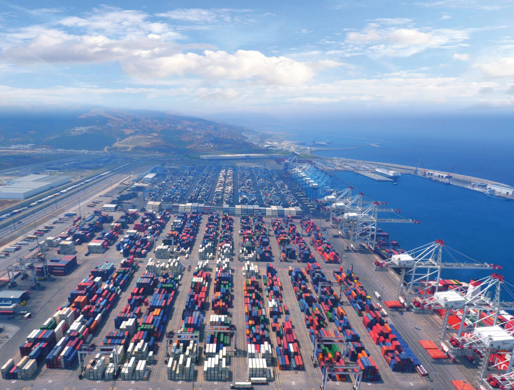ميناء طنجة يقفز إلى الرتبة الرابعة عالميا في مؤشر أداء موانئ الحاويات العالمي