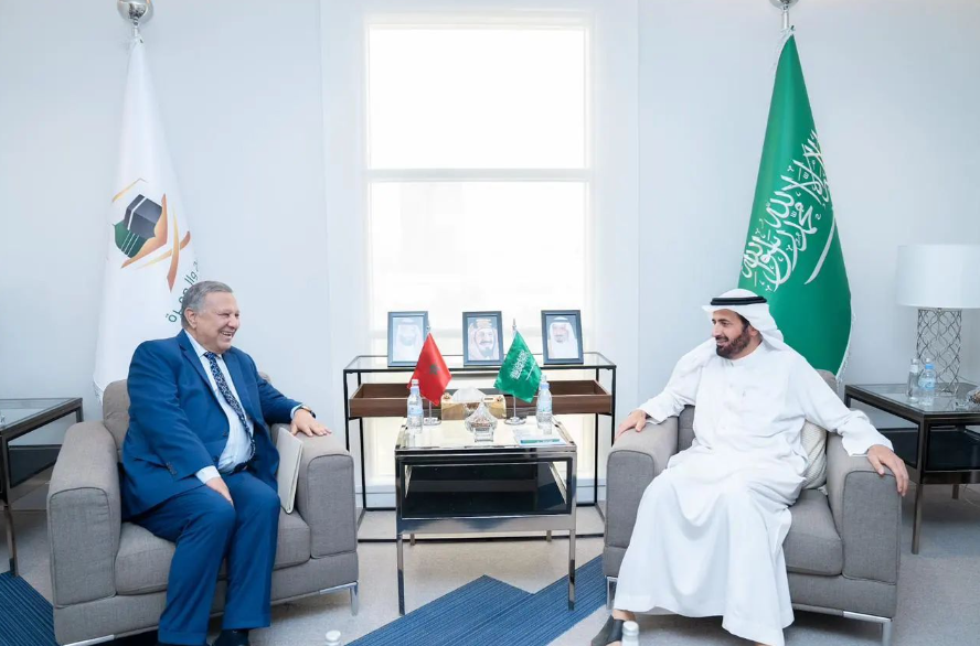 وزير الحج والعمرة بالسعودية يستقبل السفير المغربي لترتيب استقبال الحجاج المغاربة