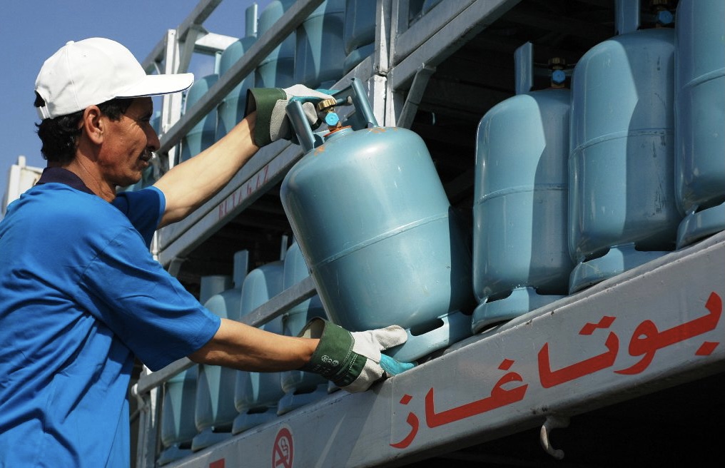 بحث ميداني يتحرى حقيقة “الغش” في تعبئة قنينات الغاز المستعملة بالمغرب