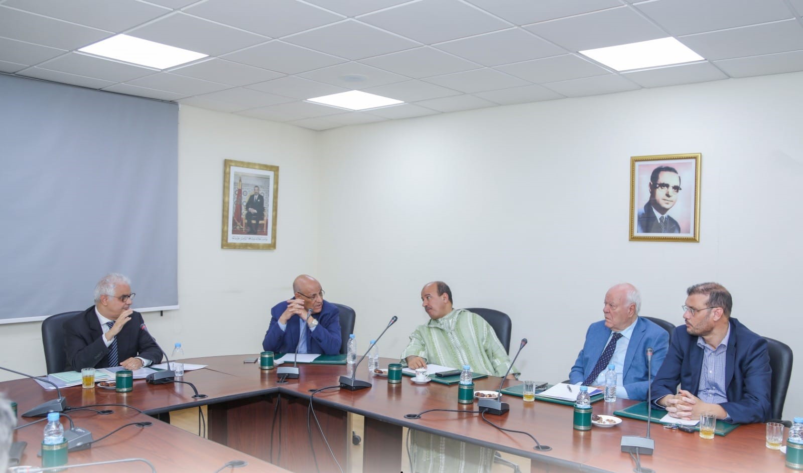 قيادة حزب الاستقلال “غاضبة” من تعثّر مشاريع حكومية