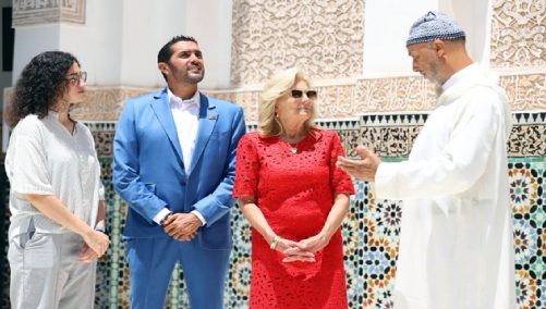 زوجة الرئيس الأمريكي تستكشف تُحف المدينة العتيقة بمراكش