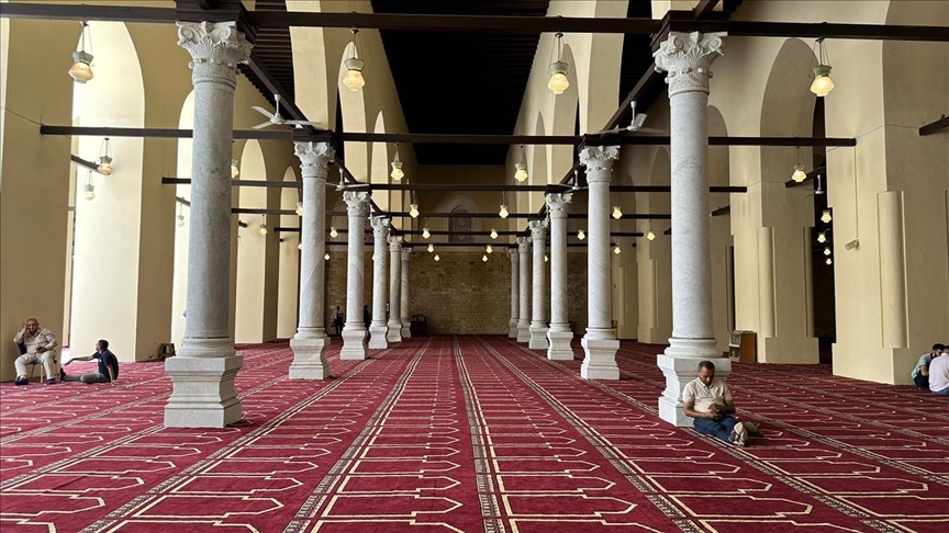 أداء أول صلاة جمعة بمسجد تاريخي بمصر بعد إغلاق 225 عاما