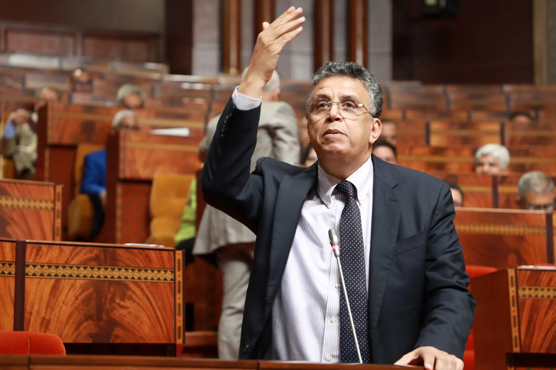وهبي يخلق توترا جديدا بالبرلمان ويُهدد برفض النظام الداخلي