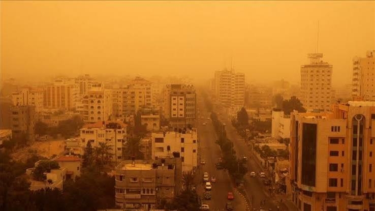 إيران.. نقل 330 شخصا إلى المشافي إثر عاصفة ترابية