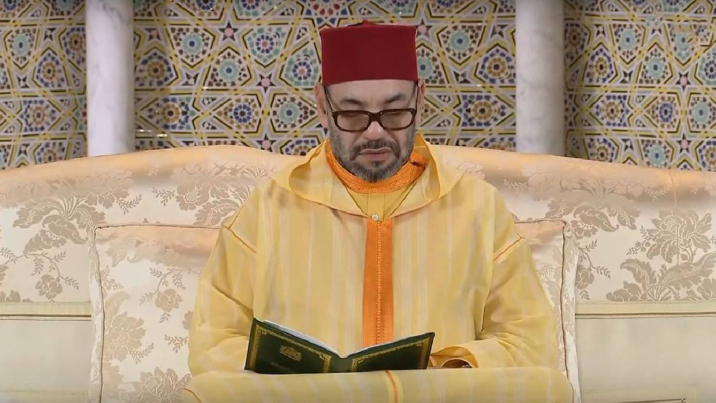 أمير المؤمنين يحذر من فتاوي “منحرفين” ويطالب العلماء بالتأثير الإيجابي في الناس عبر الوسطية و الاعتدال