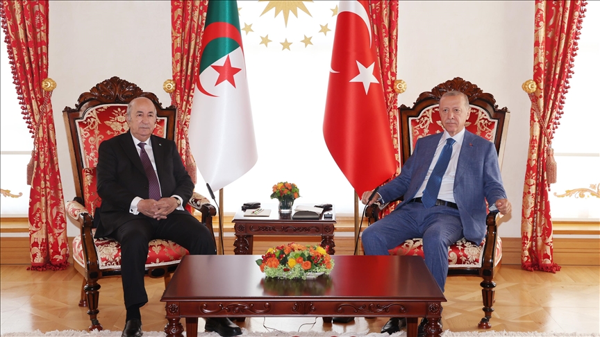 الرئيس الجزائري تبون يحل بتركيا و”اجتماع موسع” مع أردوغان