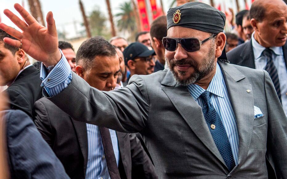 الملك محمد السادس يستمر في مد يده للجزائر ويواصل “كتابة التاريخ بدبلوماسية حكيمة”