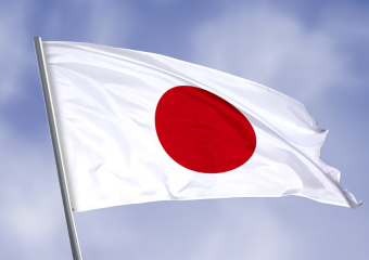 اليابان تواجه انخفاض معدل المواليد بالقانون