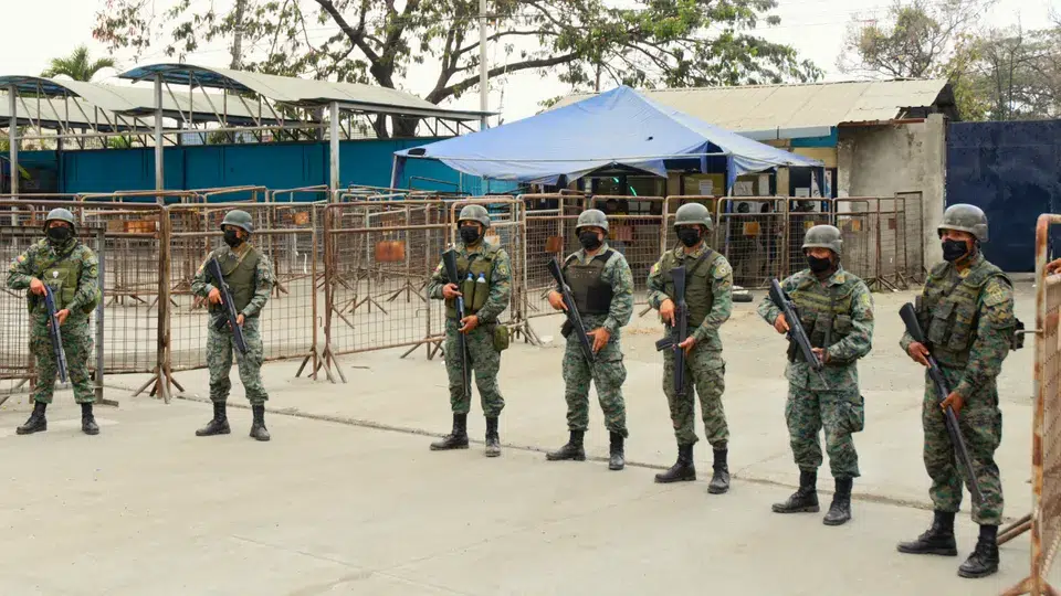 كولومبيا تدين توغل عناصر من الجيش الإكوادوري في أراضيها
