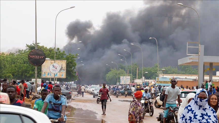“إيكواس” تجيز استخدام القوة لإعادة رئيس النيجر إلى منصبه