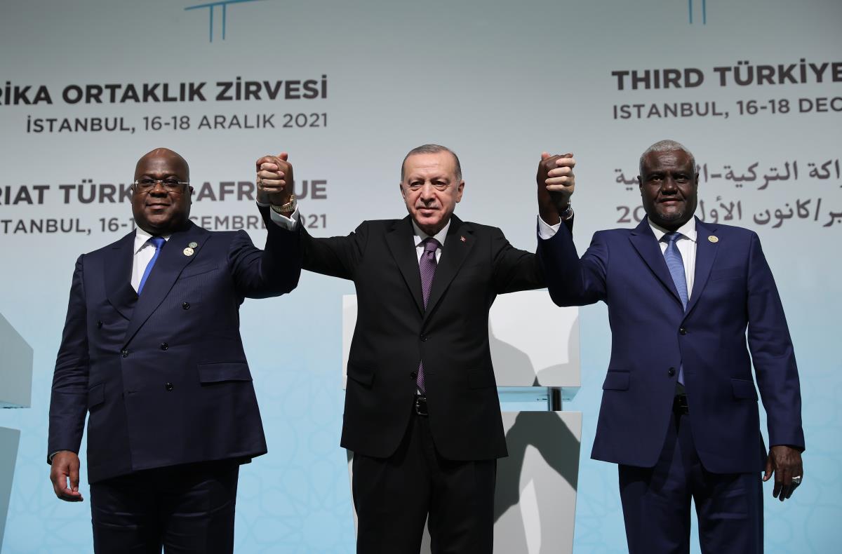 تركيا تناهض الاستعمار “المقنّع” لفرنسا في إفريقيا بشعار “العالم أكبر من خمس”