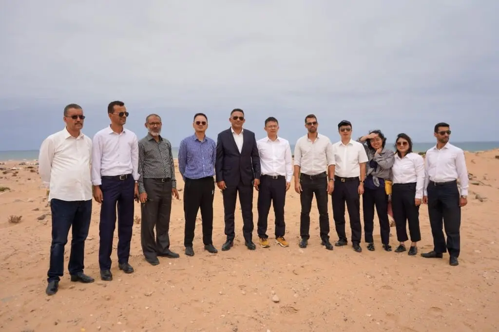 يغطي ثلث حاجيات السوق العالمية.. استثمار صيني في الصحراء المغربية لصناعة البطاريات الكهربائية