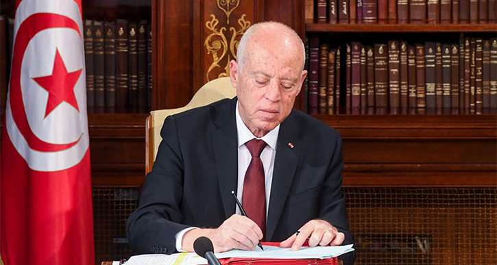 الرئيس التونسي يُقيل المدير العام لديوان الحبوب