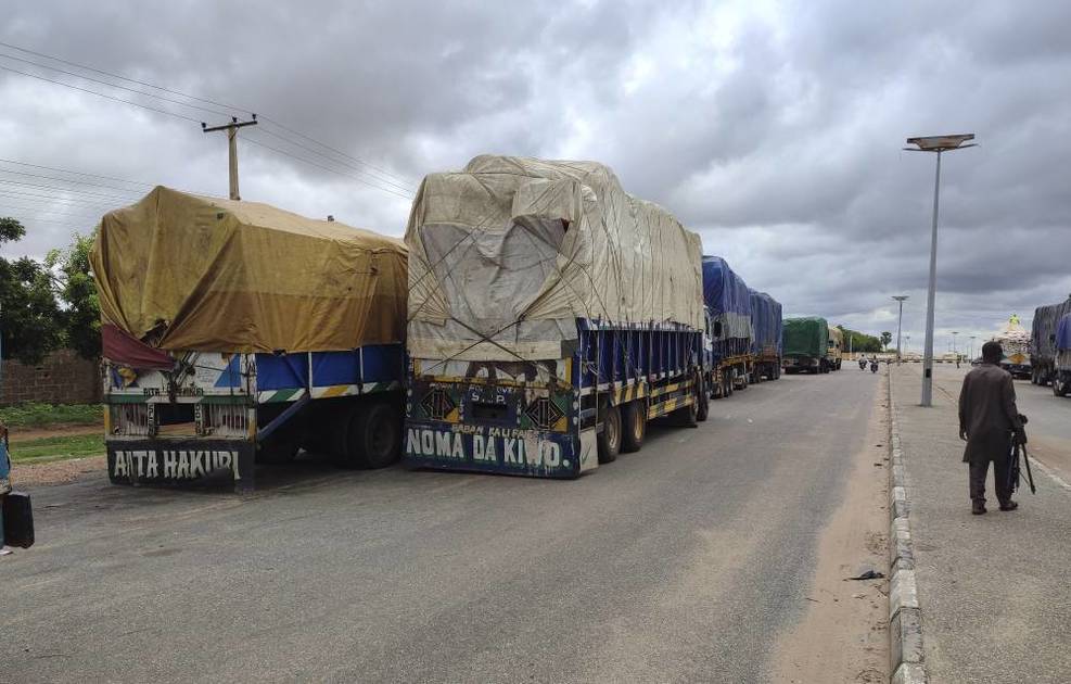 مطالب لبوريطة بإعادة سائقين مغاربة من حدود النيجر بعد إغلاقها بسبب الانقلاب